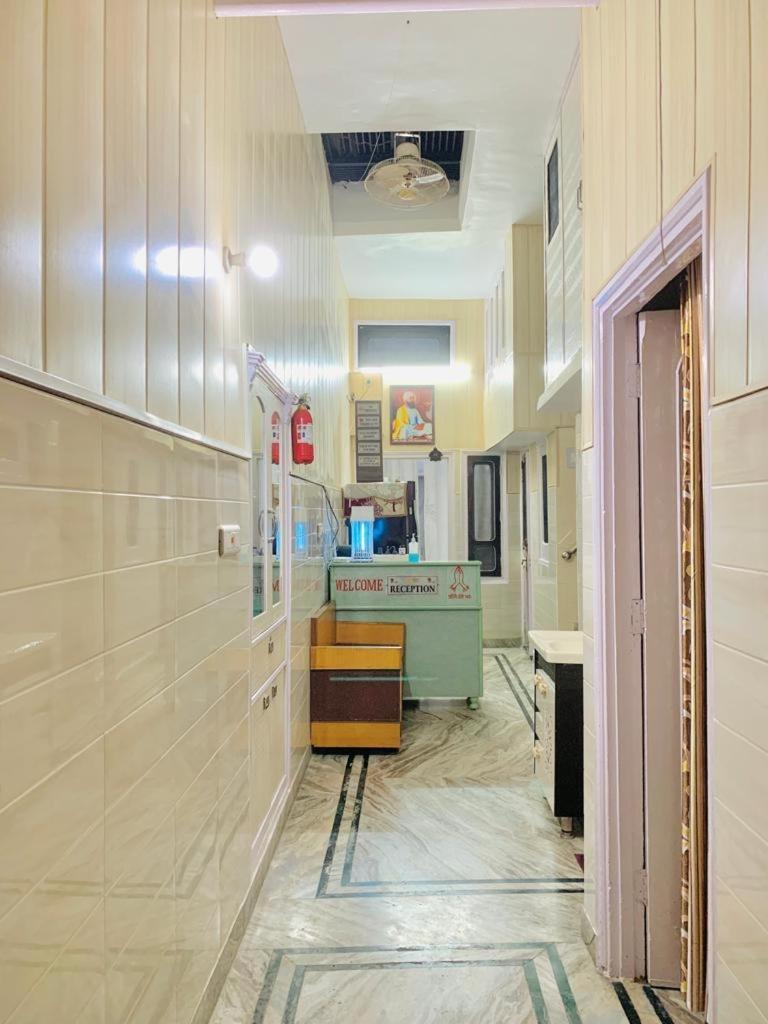 $4 Home Stay 암리차르 외부 사진
