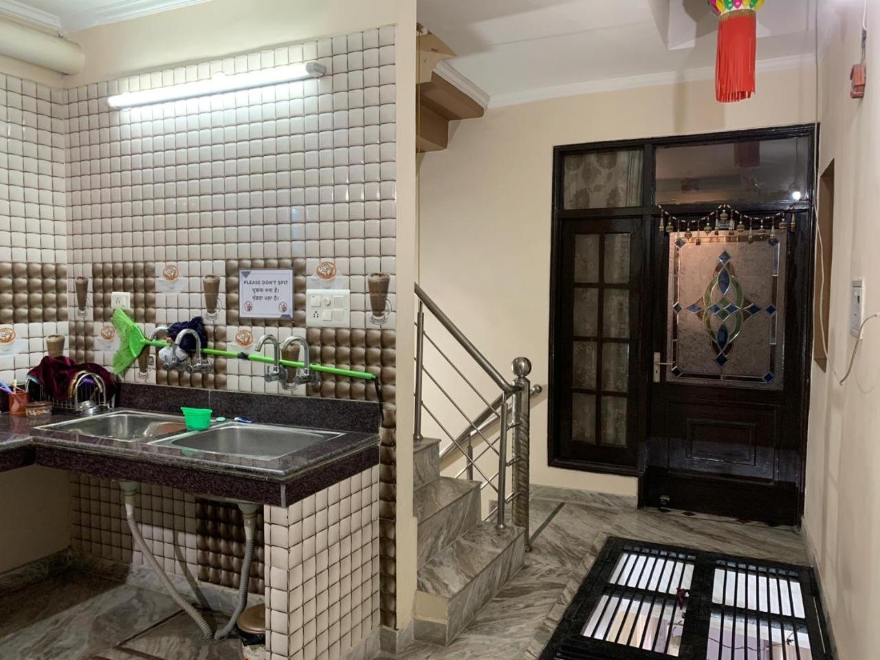 $4 Home Stay 암리차르 외부 사진
